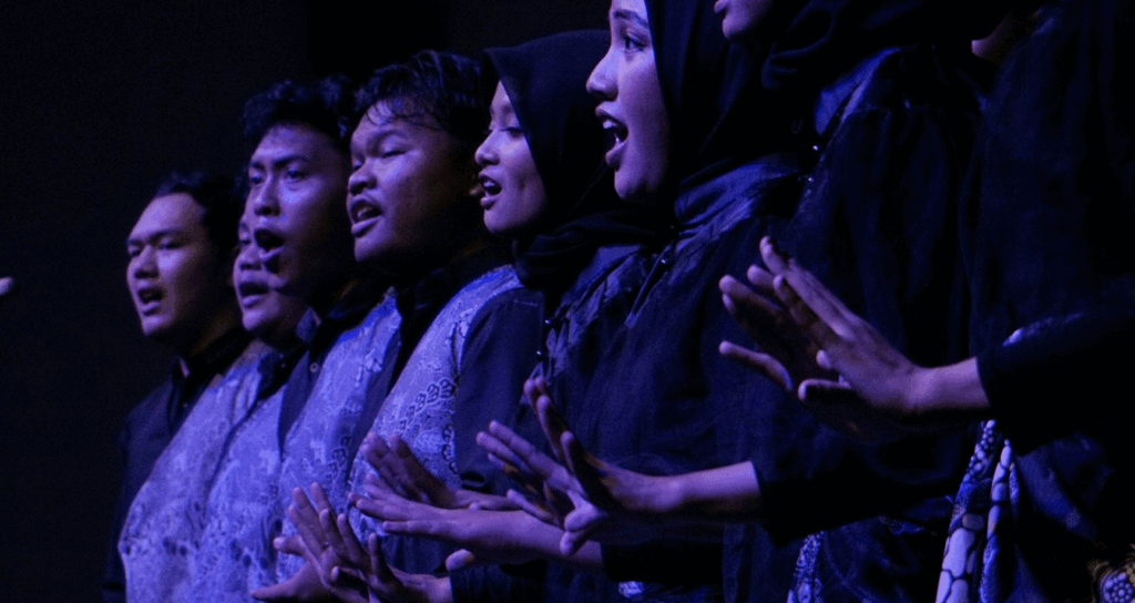 Multiple people inline singing